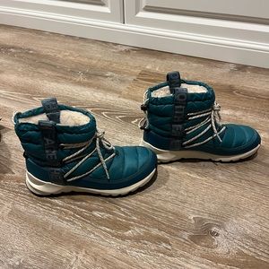north face blue puffy boots with shearling lining